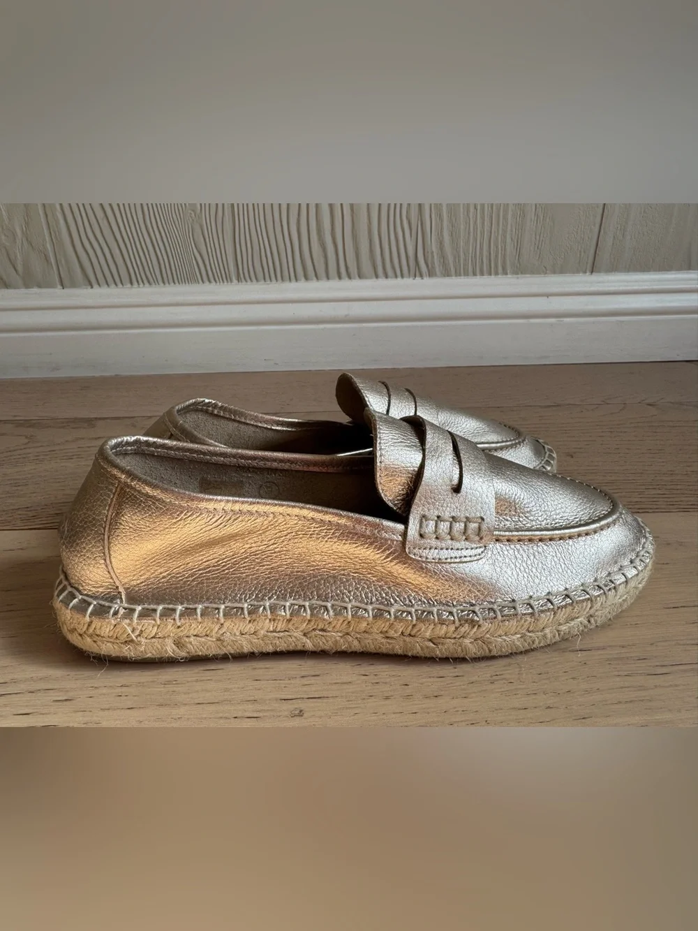 La Canadienne Metallic Bronze Gold Espadrille Loafers - Women Sz: 39 / 8-8.5